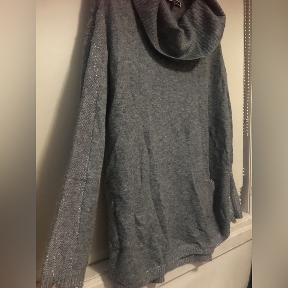 Oversized Loose Turtleneck Sweater - Picture 7 of 8